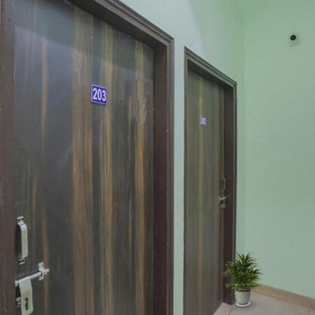 Dream Bed Hotel Noida Exterior photo
