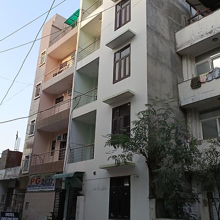 Dream Bed Hotel Noida Exterior photo