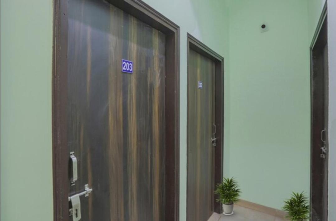 Dream Bed Hotel Noida Exterior photo