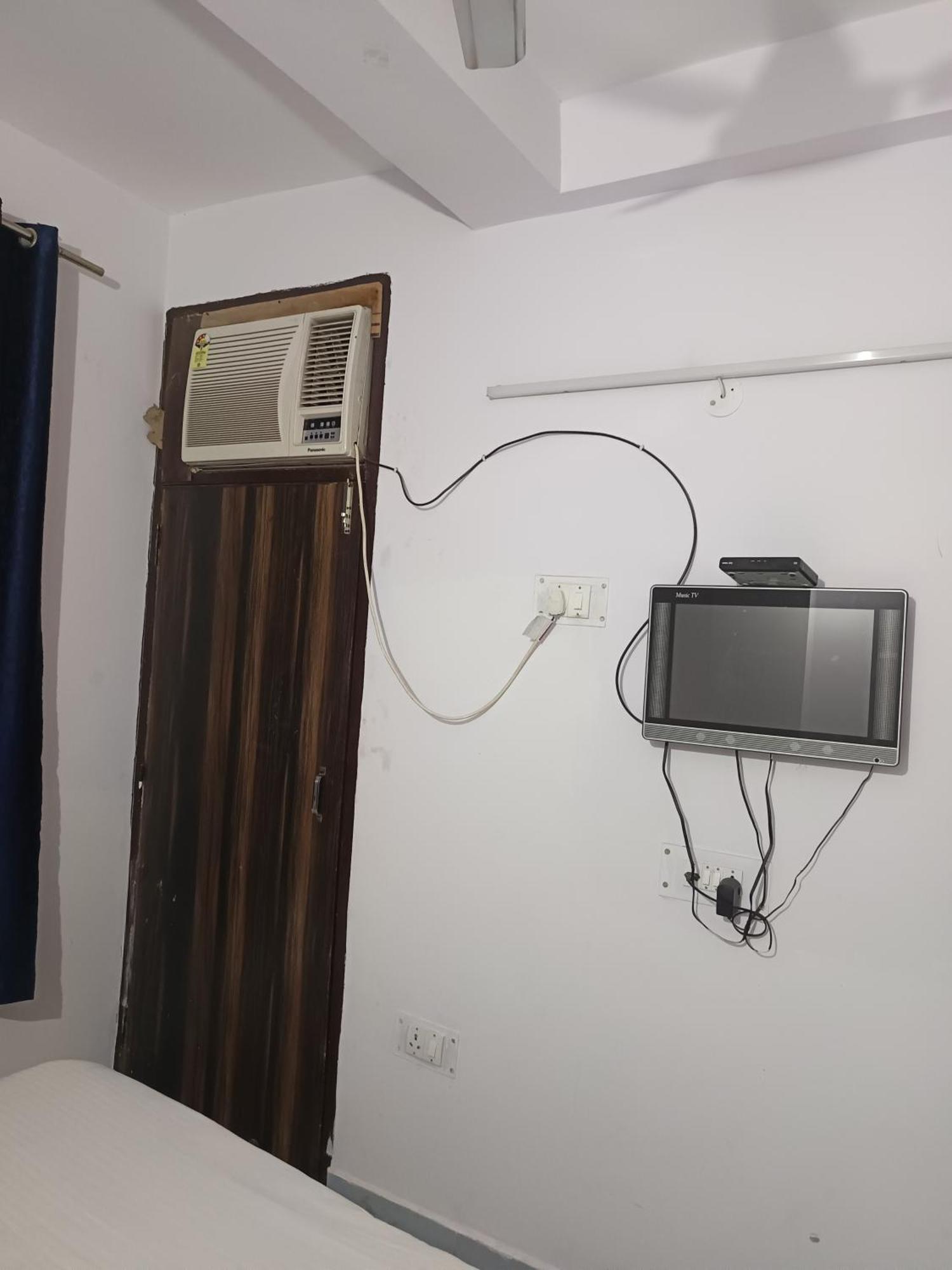 Dream Bed Hotel Noida Room photo